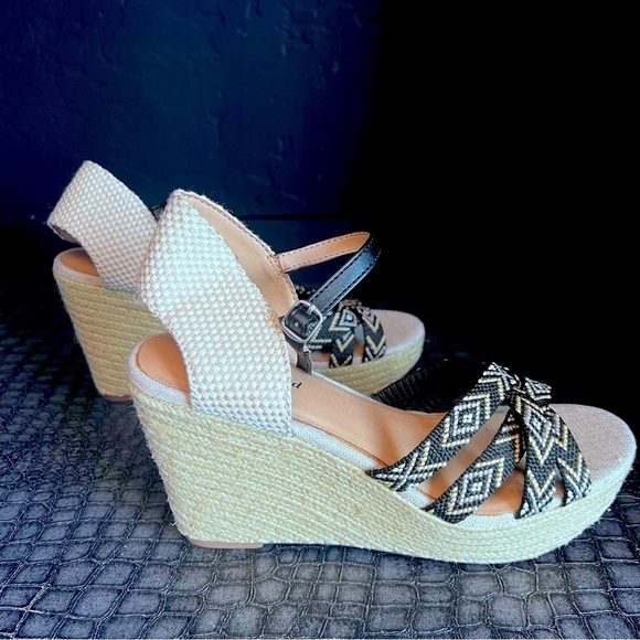 LUCKY BRAND MAHIMA PLATFORM SANDALS Color: Beige- Black Size: 7 New Summer shoe - Picture 1 of 10